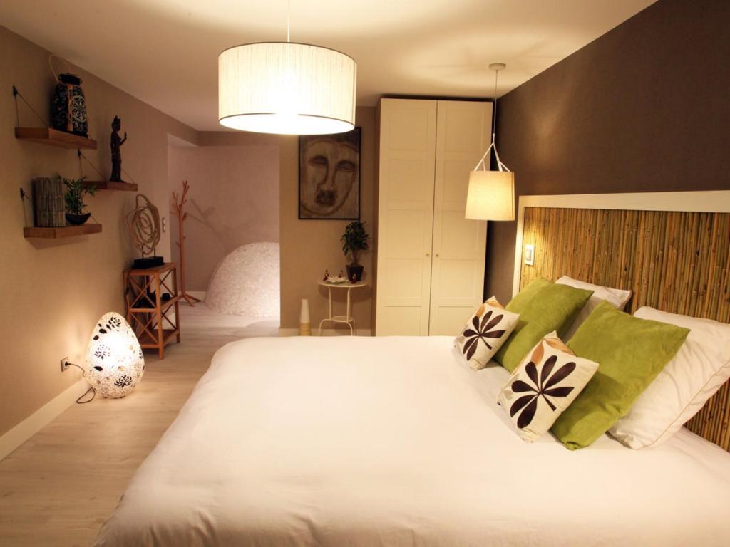 Aux 5 Sens Bed and Breakfast Tillé Rum bild